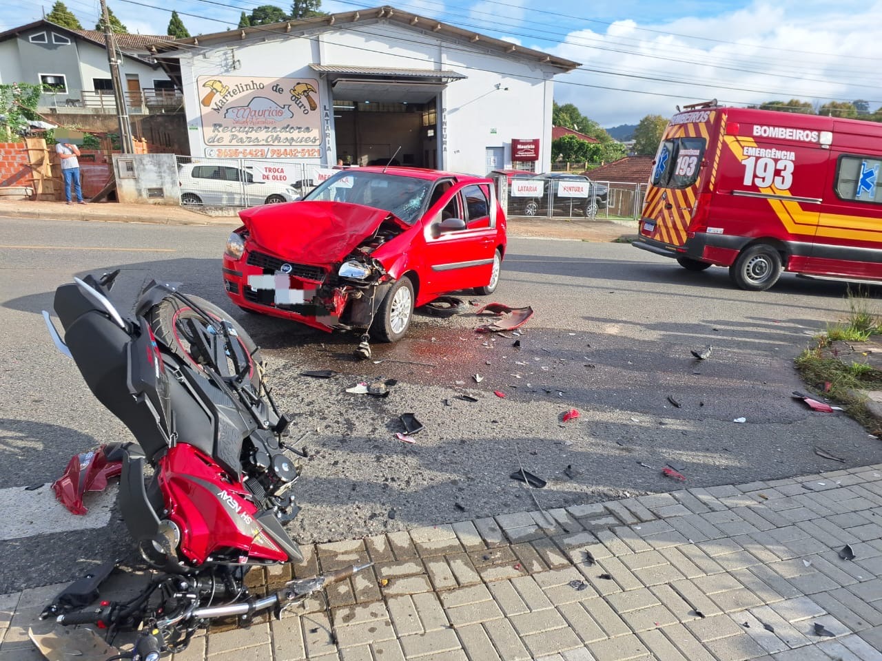 Motociclista Encaminhado Ao Hospital Suspeita De Traumatismo