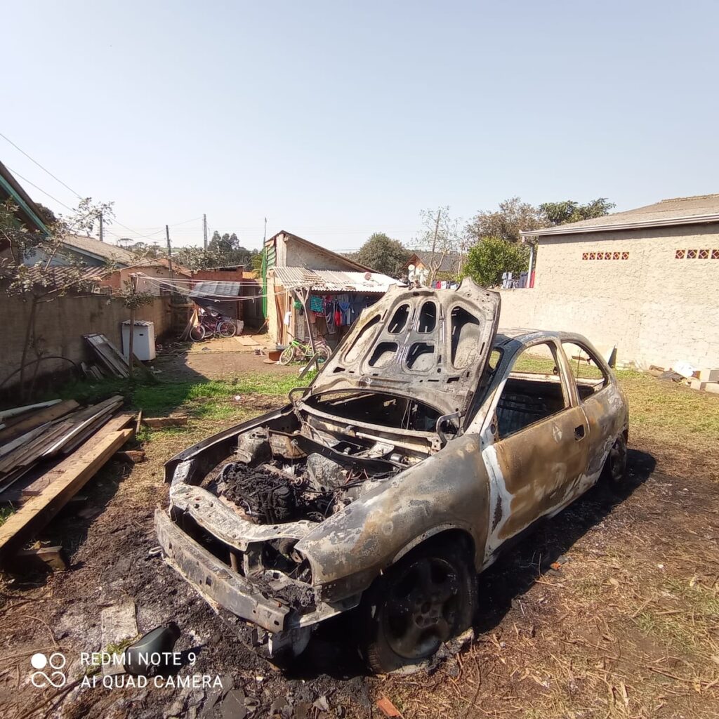 Carro queimado por adolescente depois de desentendimento com padrasto em Rio Negrinho SC.